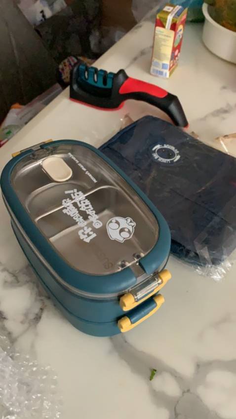 Hộp cơm dày dặn. Đẹp. Shop giao hàng nhanh. Đầy đủ