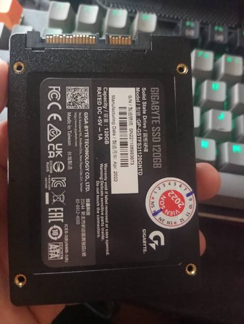 đóng gói chắc chắn, mình đã ***, mới đét 0h sử dụng, tốc độ đọc ghi chuẩn theo công bố. nên dùng SATA 3 trở lên. SATA 2 tốc độ còn 1 nửa thôi. sản phẩm đã bóc siu mà cửa hàng quên không dán tem 😅😅.