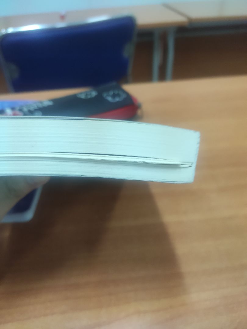 đây là lần đầu tiên mua sách ở tiki nhưng lại bị bung keo như thế. Đọc ở những trang đầu ko sao nhưng tầm trang 150 tới 200 là giấy bung ra.