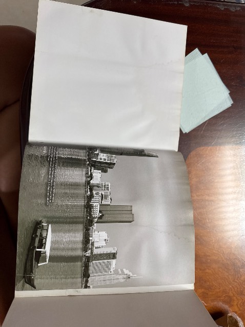 Sách bị ẩm mốc, ướt nên cong vênh.
Không kiểm tra trước khi giao hàng