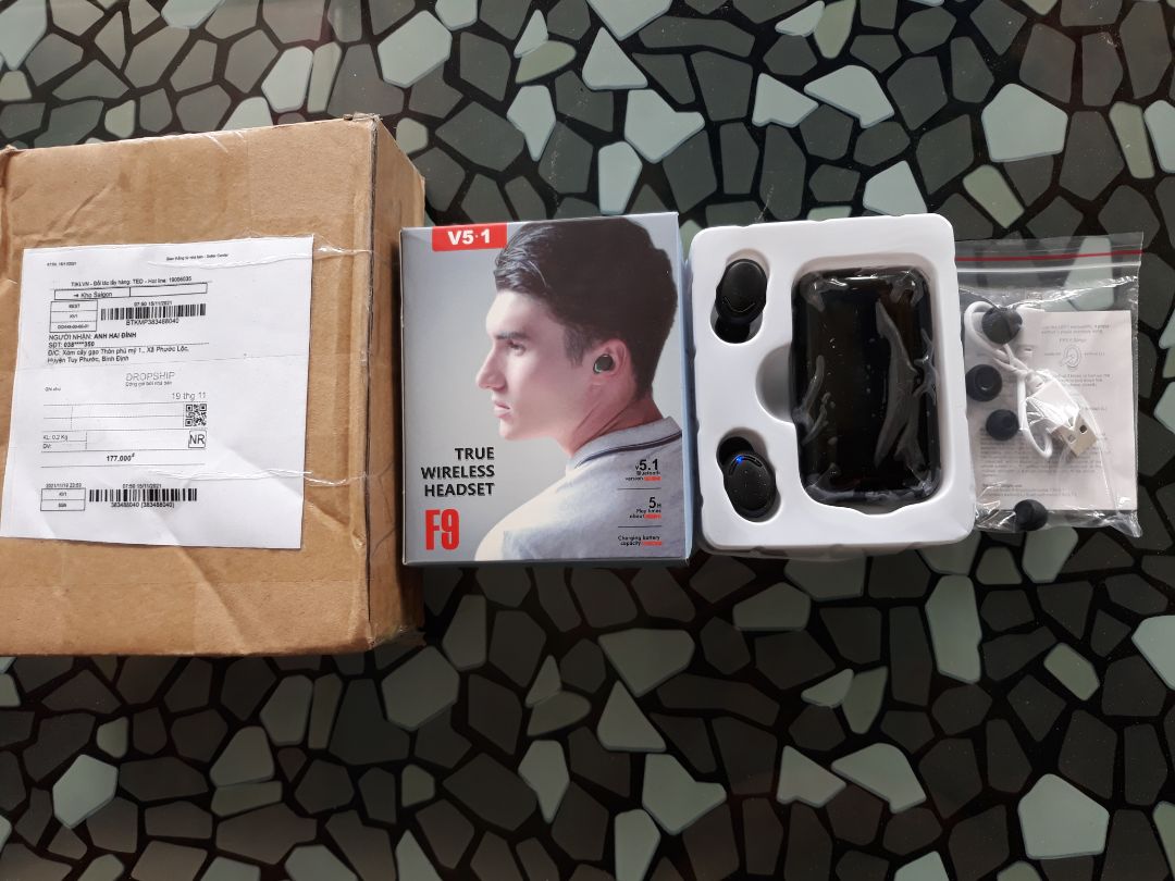 giao hàng rất nhanh âm thanh chất lượng ok shop có đều tại sao ko cho text hàng trước khi nhận, lỡ như bên trong sp ko giống như hình thì sao hả shop nói thì để rút kinh nghiệm. Nhưng tặng cho shop 5 SAO