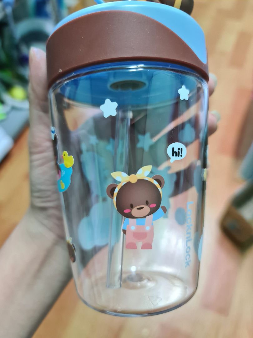 Sản phẩm đẹp, nhìn mượt, thông tin xuất xứ rõ ràng, yên tâm khi sử dụng cho trẻ em. Điểm trừ là k tặng kèm cọ rửa ống hút