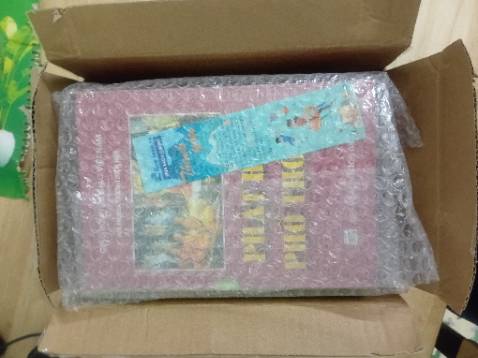 Sách đóng gói cẩn thận, nguyên vẹn. Sách bìa cứng dày, chất lượng in tốt, giấy dày vừa phải so với độ dày hơn 600 trang. Sẽ tiếp tục ủng hộ shop