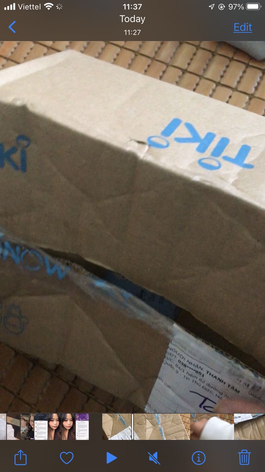 Lần đầu mua hàng ở Tiki mà thấy hàng bung béc ra hết cả hộp, gói hàng sơ sài đến nỗi mình còn k cần bốc băng dính cũng tự bung r. Quà tặng thì mình rất thất vọng. Bảo giao màu ngẫu nhiên thì chấp nhận chứ không chấp nhận quà xấu vỏ hư hỏng rỉ sét như nào cũng được. Mình đã từng mua và nhận rất nhiều gift từ các hãng nhưng quà của các bạn ấy vô cùng chỉn chu. Mình cực kì không hài lòng và mong các bạn Annessa cũng như Tiki đọc được đánh giá này để cải thiện dịch vụ tốt hơn.