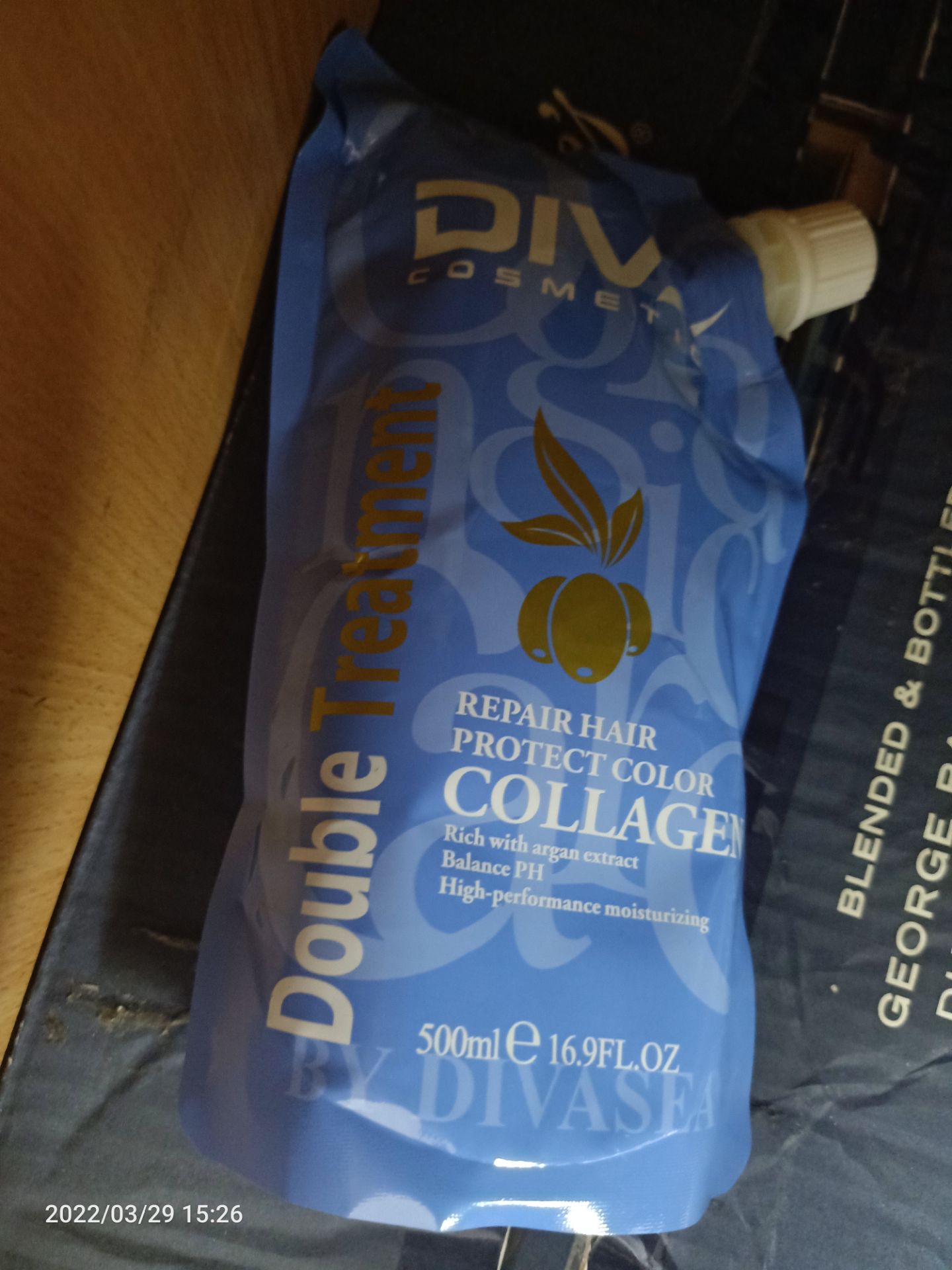 thơm.chưa dùng nên chưa biết mượt như thế nào,nhưng đóng gói cẩn thận ăn toàn thơm.chưa dùng nên chưa biết mượt như thế nào,nhưng đóng gói cẩn thận ăn toàn