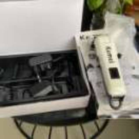 Lần 2 quay lại mua đồ shop này, thật sự mình ko ngờ giá này mà tông đơ cực kì sai êm luôn, cầm nặng tay. Giá thị trường. Mua hàng tiki gặp shop này là ngon quá r