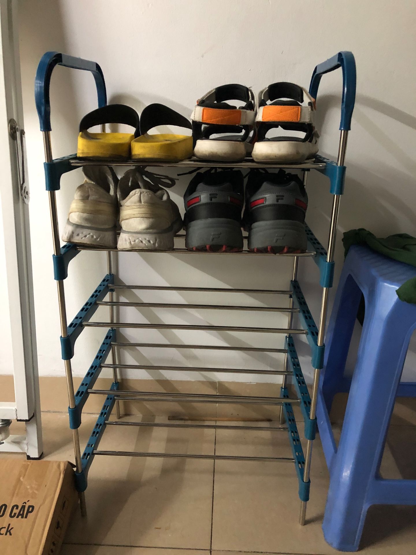 ảnh minh họa để 1 tầng là 3 đôi mà về để chỉ được 1 tầng 2 đôi. so với giá này cũng ok tạm chấp nhận được. 4 sao vì hàng nhận khác với hình trên shop