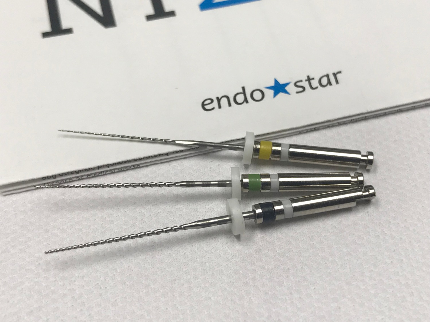 File Endostar này tôi đã mua dùng thử đợt triển lãm bên Đức, nong dũa rất sạch vì nó là dạng file dẻo nhưng không dẻo quá như các dòng ở Việt Nam đang bán, chinh phục được hầu hết các loại ống tủy từ thẳng đến cong phức tạp, nay lại thấy có trên Tiki mua có mã giảm giá nữa quá tiện lợi phải đặt thêm ngay. Lâu lắm rồi mới tìm được loại trâm file  giúp mình trong quá trình điều trị nội nha nhiều đến như vậy, thời gian, chi phí, công sức... Quá tuyệt! Cực kỳ recomment cho file này