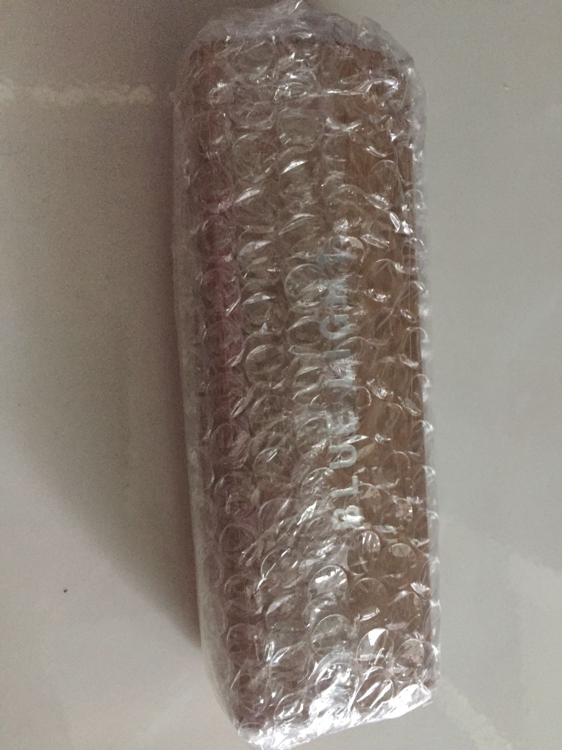 Dịch nên hơn cả tháng mới tới tay:( , hàng đẹp chất lượng đóng gói kĩ.