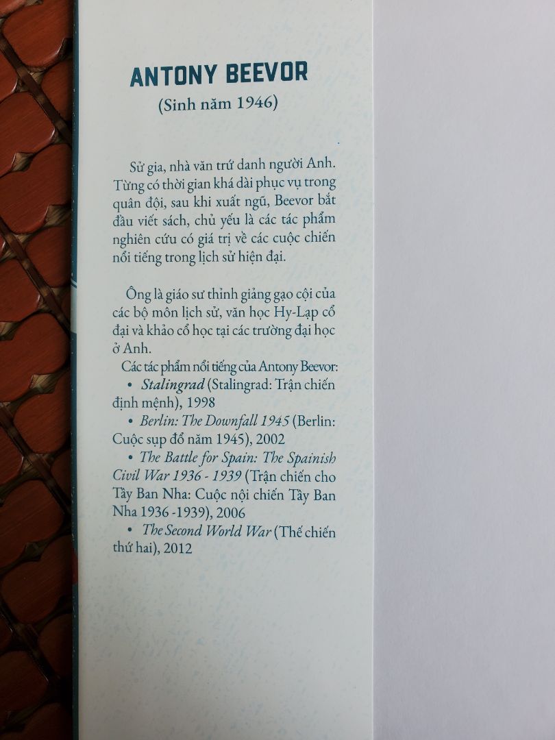 Quá hay để đọc. Một phân tích đa chiều về cuộc chiến, không hề phân biệt, không áp lực bởi chính trị, phe phái. Mong chờ những cuốn tiếp theo của tác giả.