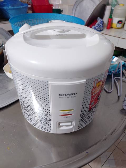 Giao hàng nhanh, nồi cơm nấu oke. Nhưng vỏ đựng hơi bị rách góc. Sản phẩm đúng mô tả