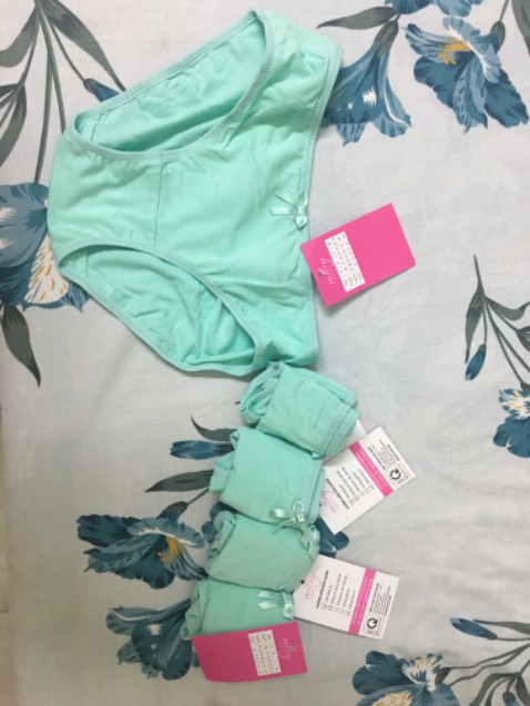 Là một người đã thử hết các loại quần lót giá tầm trung thì chất liệu modal mua ở shop này là đỉnh nhất nha. Mặc thoải mái, thoáng mát hơn cotton hay thun lạnh. Mặc tầm 3-6 tháng thì nó bai cái thung thì thay luôn quần mới là vừa