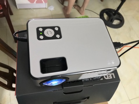 Máy chiếu quá ổn so với số tiền bỏ ra. Rất hài lòng.