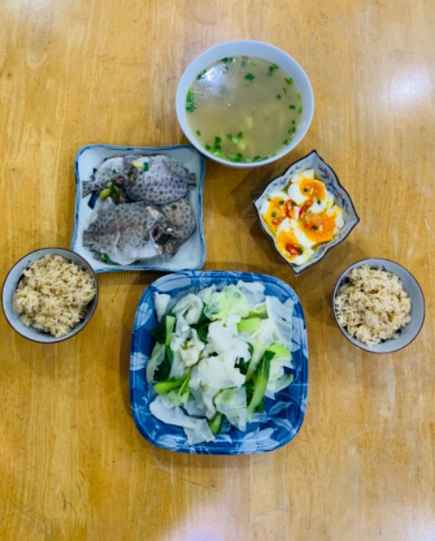 - Nồi đẹp, rất nặng, nhiều tính năng chưa khám phá hết. 
- Nấu cơm gạo lứt rất ngon.