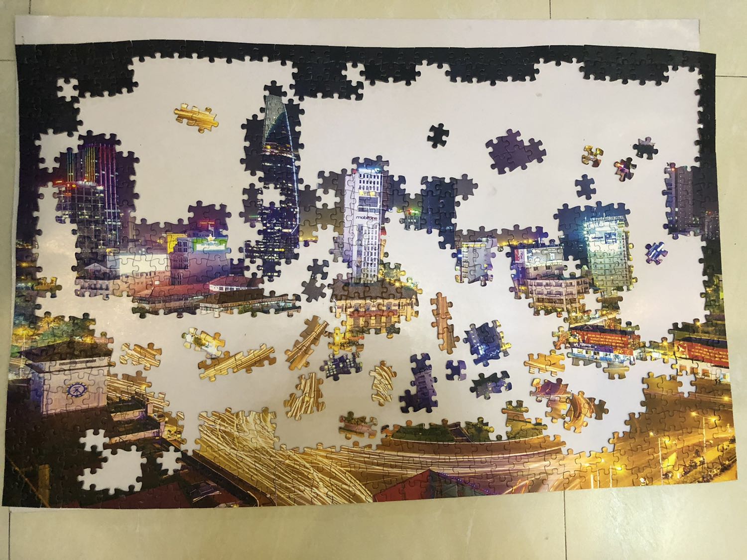 Bộ này khi giao hàng đã bị tháo rời các miếng xếp, có một số miếng bị hở keo giống như đã được dùng qua rồi