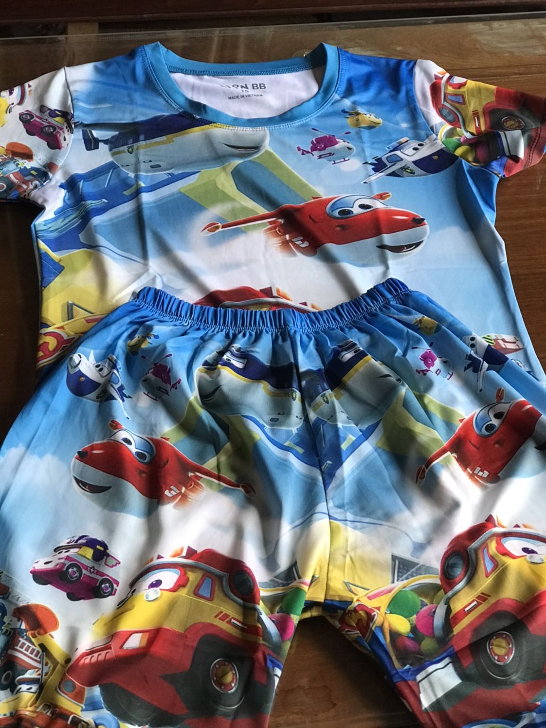 Rất hài lòng về sp. màu in đẹp, sắc nét, đường may gọn gàng, co giãn nên mặc rất vừa người. phù hợp mặc mùa thu đông chứ mùa hè thì rất nóng!