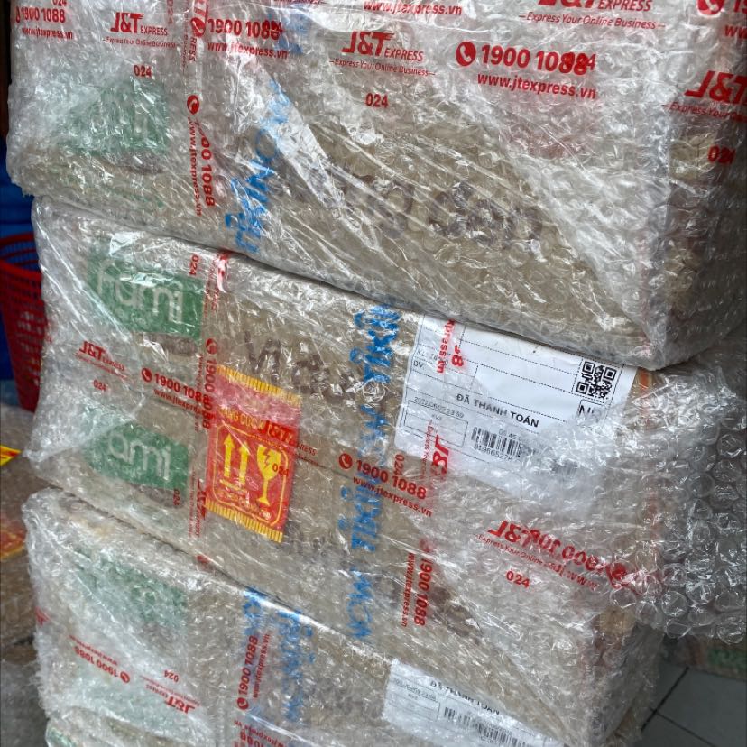 Dầu đậu nành là một trong những loại dầu thực vật được sử dụng rộng rãi nhất trên thế giới bởi những lợi ích sức khỏe, điểm bốc khói cao cũng như thành phần và chất chống ôxi hóa lưu lại trong dầu ngay cả sau khi được tinh luyện. 
Dầu đậu nành nguyên chất chứa tới 80% axít béo chưa bão hòa, có tác dụng làm giảm đáng kể cholesterol trong máu, đặc biệt là cholesterol xấu. 
Từ những hạt đậu nành tốt nhất có nguồn gốc từ Châu Mỹ kết hợp với công nghệ tinh chế hiện đại, dầu đậu nành nguyên chất SIMPLY mang lại nguồn dinh dưỡng dồi dào, sự hoàn hảo cho nấu nướng và tốt cho sức khỏe của bạn. SIMPLY - CHO MỘT TRÁI TIM KHỎE. 
Nguyên liệu tốt nhất từ châu Mỹ, công nghệ tinh chế hiện đại. Giàu Omega-3, Omega-6 & Omega-9, tốt cho tim mạch.