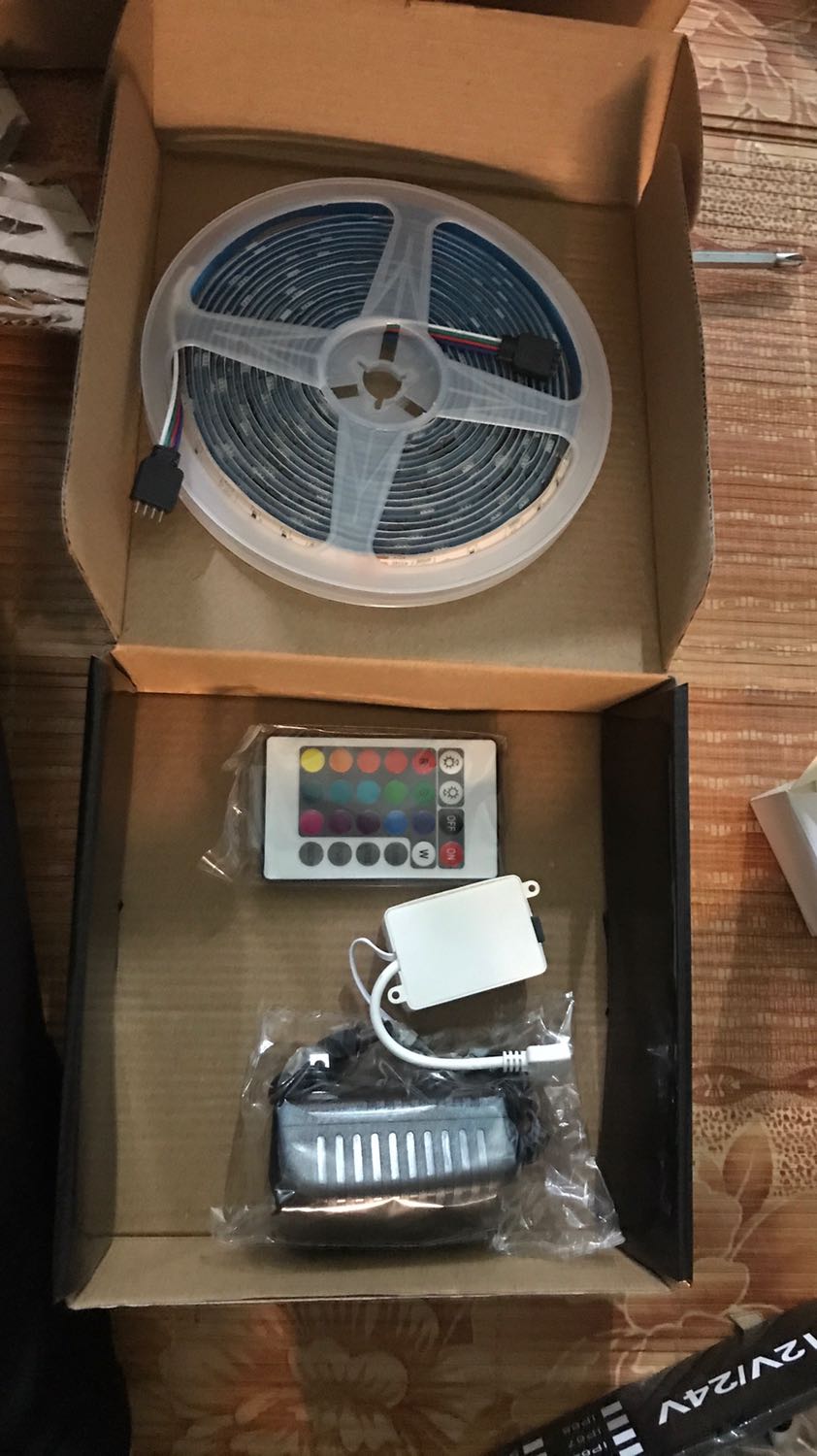 sau một tháng thì em nó đứt một đoạn không lên đèn , mọi thứ đều ổn , mọi người vẫn nên mua nha