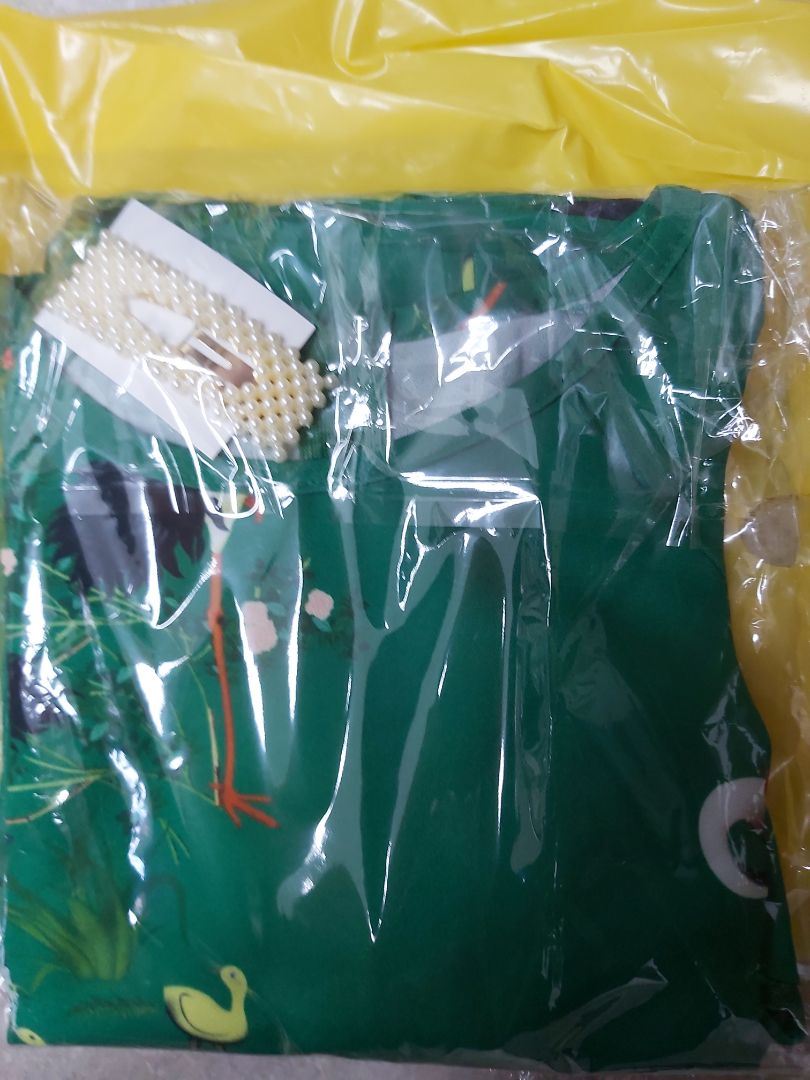 shop giao đúng hàng mình đặt mà còn tặng kèm cả kẹp tóc nữa, thích lắm luôn.  Cần sẽ mua tiếp. Thanks.