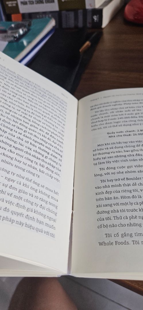 Sách nhanh bong keo, đóng dở tệ.