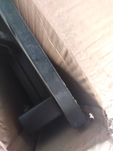 Bàn bị trầy xước hết ở 4 góc. Đóng gói chèn gốc không kỹ. Không biết là do vận chuyển hay do bàn từ cơ sở gửi như vậy. Thấy không hài lòng với sản phẩm. Bàn bị trầy xước hết ở 4 góc. Đóng gói chèn gốc không kỹ. Không biết là do vận chuyển hay do bàn từ cơ sở gửi như vậy. Thấy không hài lòng với sản phẩm.