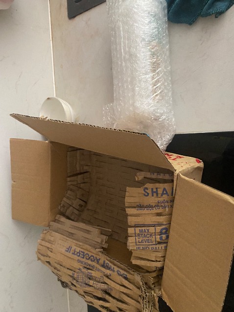 không có quà tặng kèm, vui lòng bổ sung như quảng cáo