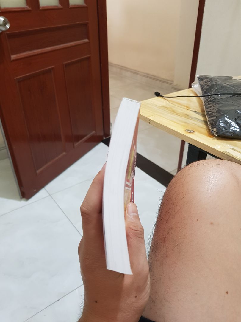 nội dung sách dành cho phổ thông muốn tìm hiểu lịch sử. Giấy khá là mỏng, chữ mặt sau thấy đc ở mặt trc luôn nên hơi khó chịu khi đọc