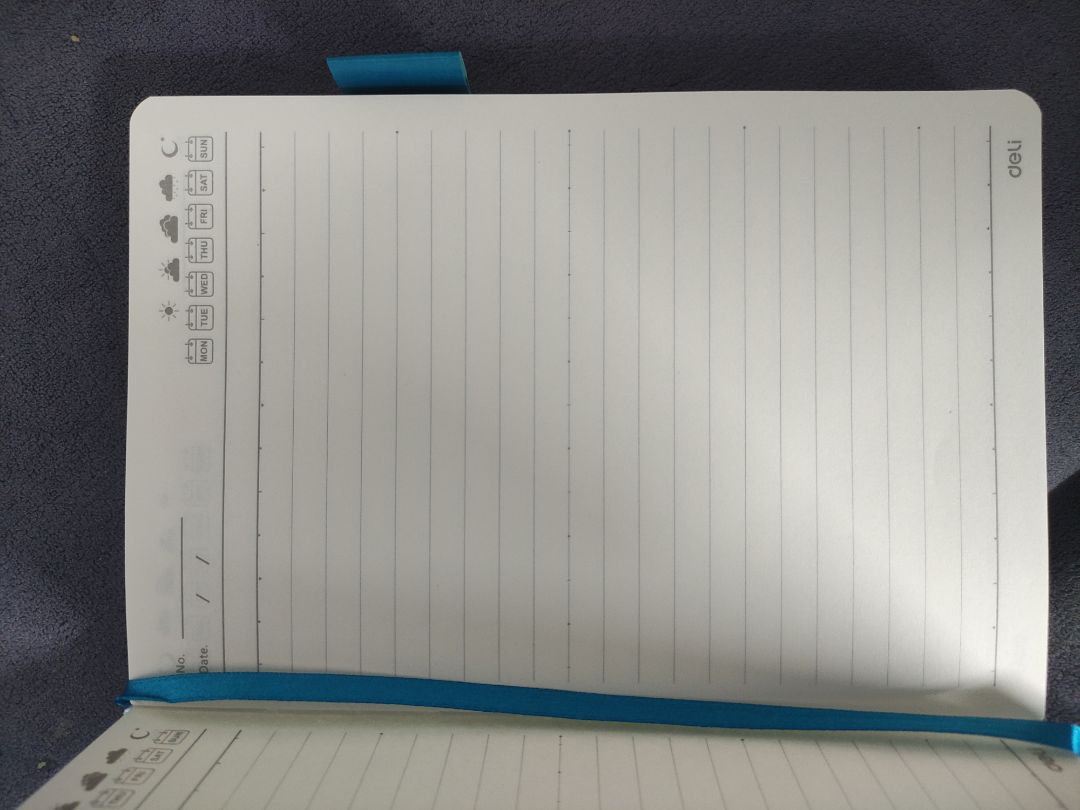 Mình mua hai quyển, một quyển đen 100gsm, một quyển xanh 80gsm (trên ảnh). Đóng gói kỹ, hai quyển đều đẹp nhưng tất nhiên quyển xanh giấy mỏng hơn (vì quyển xanh chỉ có 80gsm). Nhỏ gọn vừa tay, có bookmark, cài bút, bìa da đẹp, có thứ trong tuần, thời tiết... Mình thích lắm luôn, rất đúng gu, siêu hợp với những ai dùng viết nhật ký như mình. Tuy giao hàng chậm hơn dự kiến hai ngày (HN vào HCM nên mình thông cảm được, mình đặt thứ ba, dự kiến thứ tư nhưng thứ sáu mới giao), giấy có mùi hơi hôi với quyển đen có một vệt ố vàng (trên ảnh), nhưng sổ đạt yêu cầu và mong đợi của mình nên vẫn cho năm sao!