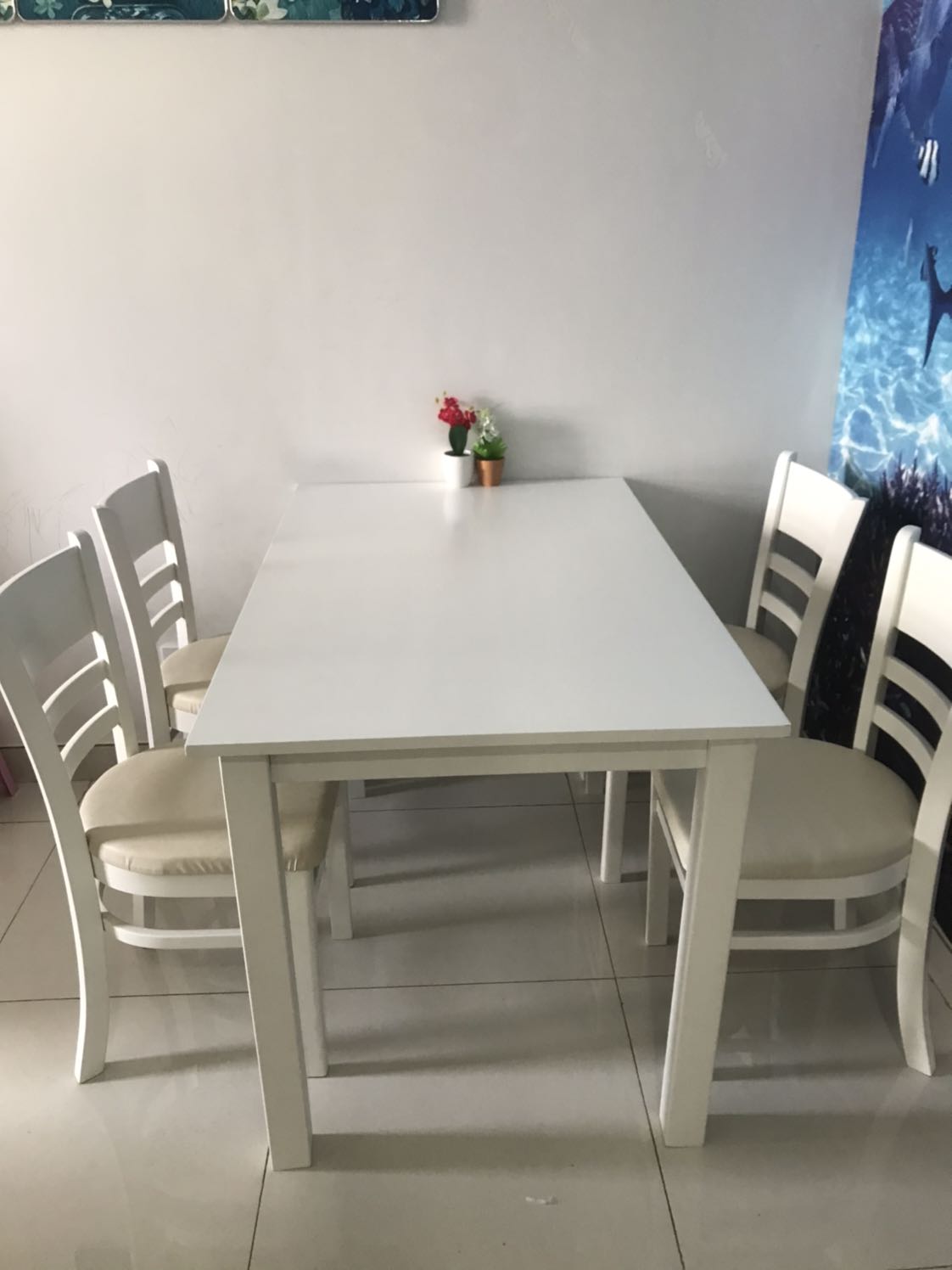 Shop nhớ lắp thử có hợp ốc không trước khi giao cái bàn nhé ...
Bàn bị lệch ốc 
Bàn ghế nhìn chất rất OK so với giá mà chỉ tội khâu ráp sai vị trí con ốc và lổ khoan ốc vào