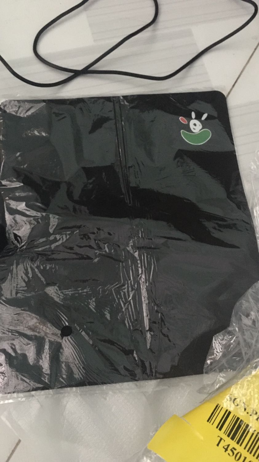 Ko hiểu gủi hàng kiểu gì , chí co bàn phím với miếng lót chuột , trong khi đặt chuột ko thấy đâu , chơi bằng gì vậy shop