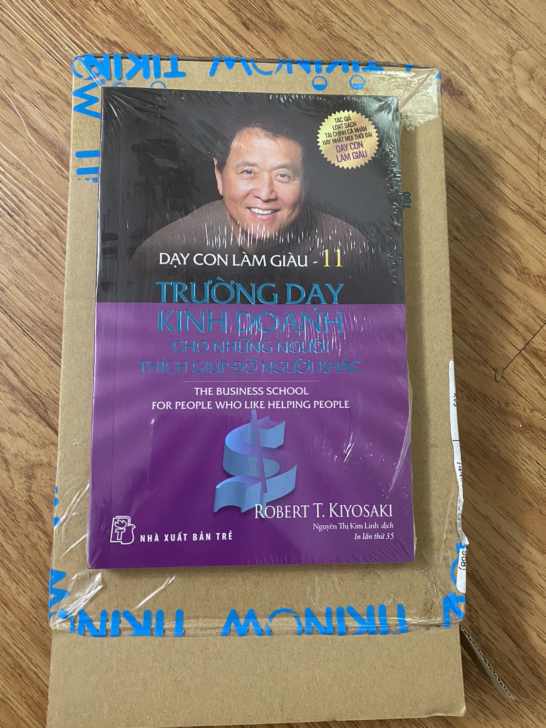 Giao hàng cực nhanh! Đóng gói cẩn thận. Sách còn nguyên seal cơ...