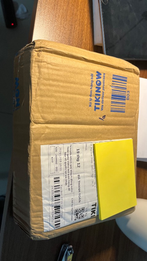 Giao hàng chậm 3 ngày. Méo góc sách.