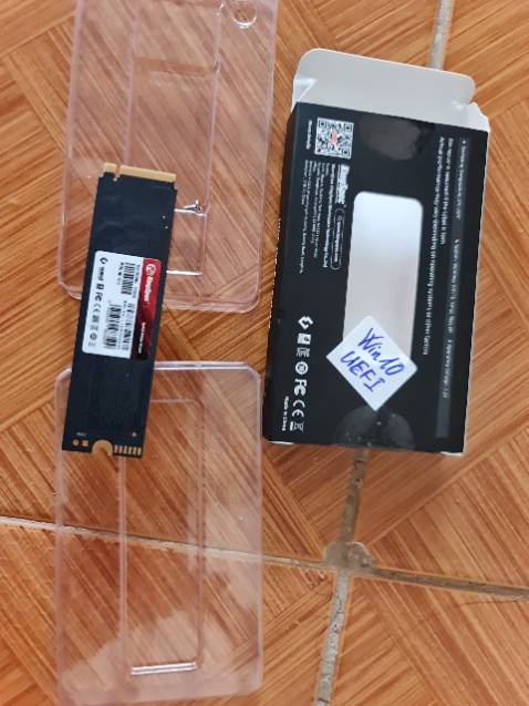 Hàng đúng QC, Win 10pro gắn ổ cứng vào  nhận ngay, chạy ngon, *** tốc độ khá OK, giao hàng sơm 1 ngày, độ bền thì chờ TG trả lời, giá mềm, chúc shop thành công!