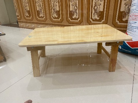 Bàn kém chất lượng, chân không choải, rể sập khi bé học bài
Không đáng mua