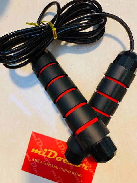 Dây đẹp, chắc tay, ship hàng cực nhanh. Mình đặt hôm qua mà hôm nay đã đến tay rồi. Chưa kể mình có tới 2 mã giảm giá từ tiki và zalopay nên mua với giá rất hời luôn ấy. Vote 5* cho 1 chú dây nhảy cả nhà cùng nhau xài nâng cao sức khoẻ mùa covid quay về. Chúc ai đọc được đánh giá này sẽ đi qua những ngày covid thật bình an!
Dây nhẹ, chắc chắn, thay đổi chiều dài dây khá dễ dàng. Lúc nhận hàng về mình mới nhảy thử vài cái thấy cũng ổn, mong dây sẽ bền. Hàng đóng gói cẩn thận, giao hàng cũng nhanh, nói chung là nên mua nha.