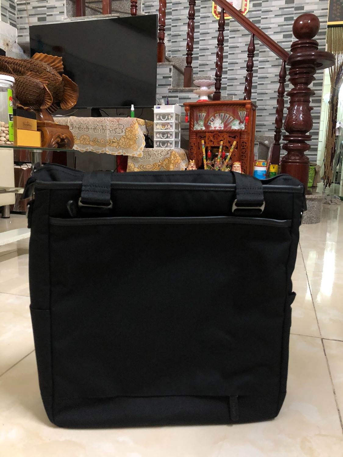 Lúc chọn mua mình đắn đo suy nghĩ nhưng khi mở hàng ra thì ngoài mong đợi của mình.Hàng rất đẹp như trong hình, đóng gói giao hàng rất kỹ lượng từ tiki đến nhà bán,chất lượng thì mình sử dụng một thời gian mới biết nhưng mình thấy từ vải chính đến vải lót chắc chắn và rất đẹp mình thấy rất ưng ý với sản phẩm này. 5 sao cho shellpod nhá .