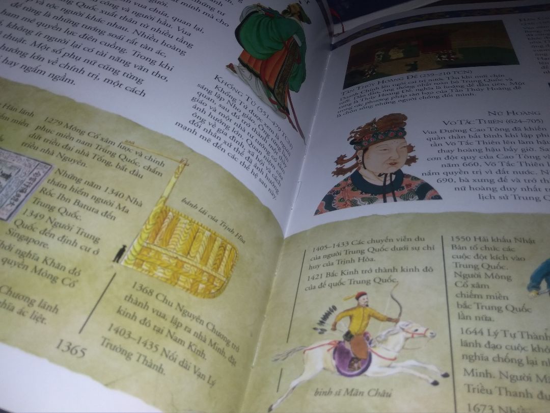 Lúc nhận thấy bất ngờ vì nó khá to hơn a4 tí tị,  cứng hơi mỏng rất thích,  nội dung khá quát dễ hiểu tóm gọn,  có phần trang thủ công làm này nọ cũng rất đựoc.