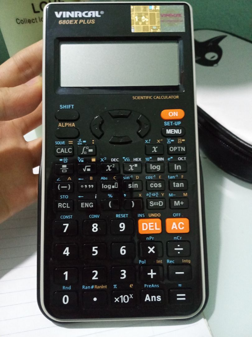 Máy bóng *** lộn, đẹp không chê vào đâu được, cầm trên tay thì trông sang chảnh thôi rồi luôn. Máy này nhẹ hơn máy Casio 580 nên cầm sướng tay, bấm cũng phê hơn. Đóng gói cẩn thận và giao hàng siêu nhanh.