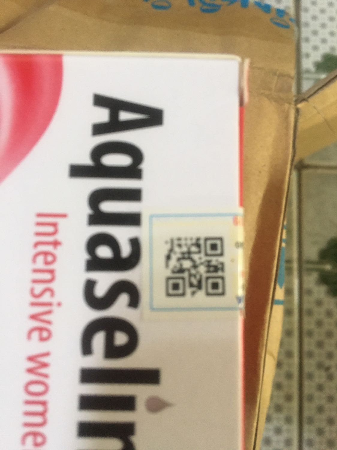 giao hàng đúng hẹn ??
shipper giao hàng thân thiện
hộp ngoài có hơi méo nhưng bên trong được đóng gói kiz lưỡng ??
bật cam quét qr thì quét duoc nhưng mở trong safari thì kh tìm kiem duoc kết quả nào :??
hộp mới nguyên nhưng có điều nsx và hsd bị mờ :)) hết hạn hay sao mà bị vậy ?
còn về chất lượng thì hợp túi tiền .??‍♀️
thiếu 1 sao mong tiki xem xét lại để hoàn thiện sp tốt hơn:3