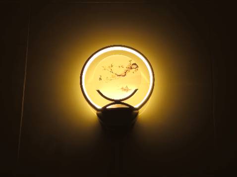 Rất sáng, bật sẽ không ngủ được đâu :))