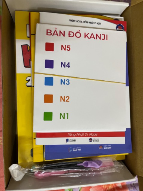 Bộ sách đa dạng màu sắc, hình vẽ làm tăng hứng khởi học kanji. Like!!!! Bộ sách đa dạng màu sắc, hình vẽ làm tăng hứng khởi học kanji. Like!!!!