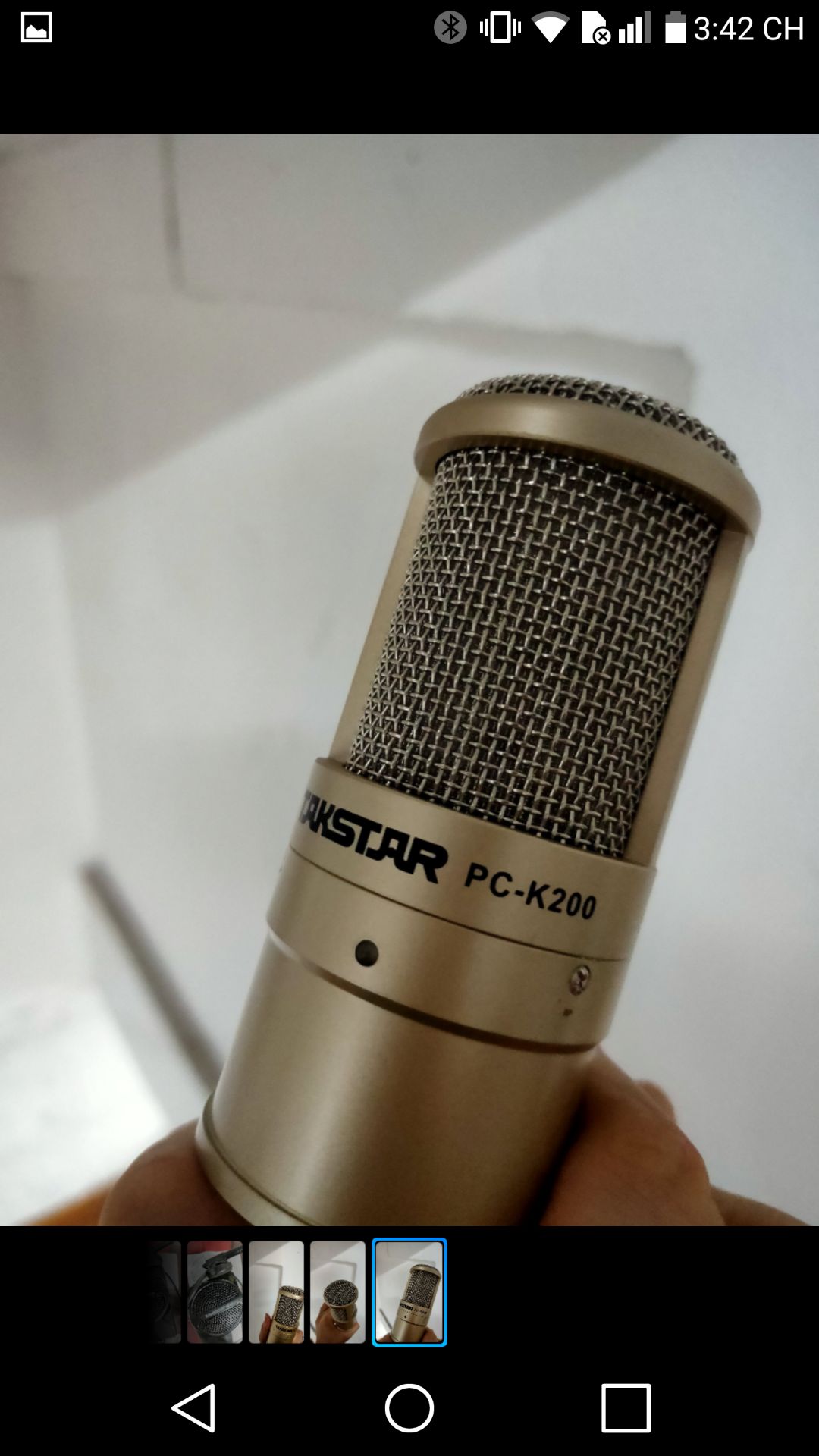 mic hát giọng trầm thì nên mua, vì tone của con mic này khá sáng, độ nhạy bắt mic cao, thiết kế màu vàng hoàng kim nhìn hoàng tộc phết
