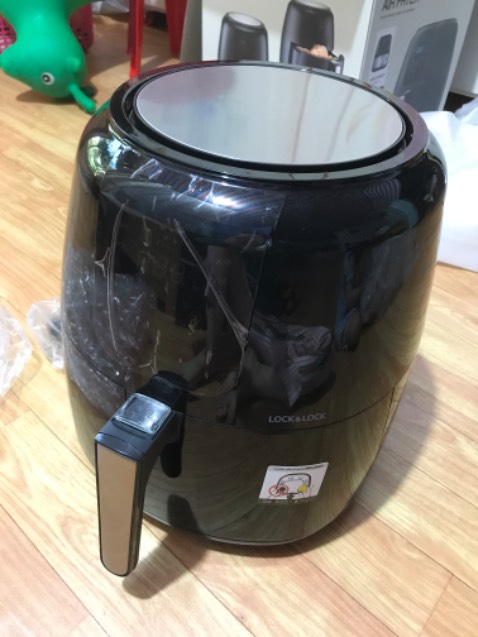 Cảm giác đầu tiên khi mở hộp ra là nồi rất to.nhận hàng nguyên đai.tiki đóng hàng cẩn thận.chưa sd nên k biết tn nhưng mik rất tin dùng khi mu đồ trên tiki.mik mua hôm 15/8 sale khủng cònn2099k cho 1 sp chính hãng.mua nồi còn dc tặng 1 máy làm sữa chua của hãng. trộ ôi tuyệt vời. mọi nên nên mua nhé.hàng tiki chất lượng mà giá thành lại rẻ hơn những chỗ khác