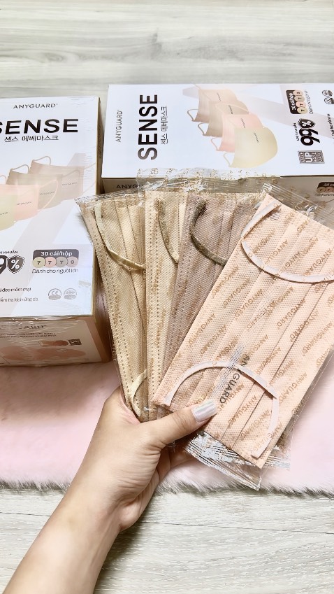 Màu theo tone make up xinh ạ, dây đeo lâu ko bị đâu tai, vải mịn ạ.