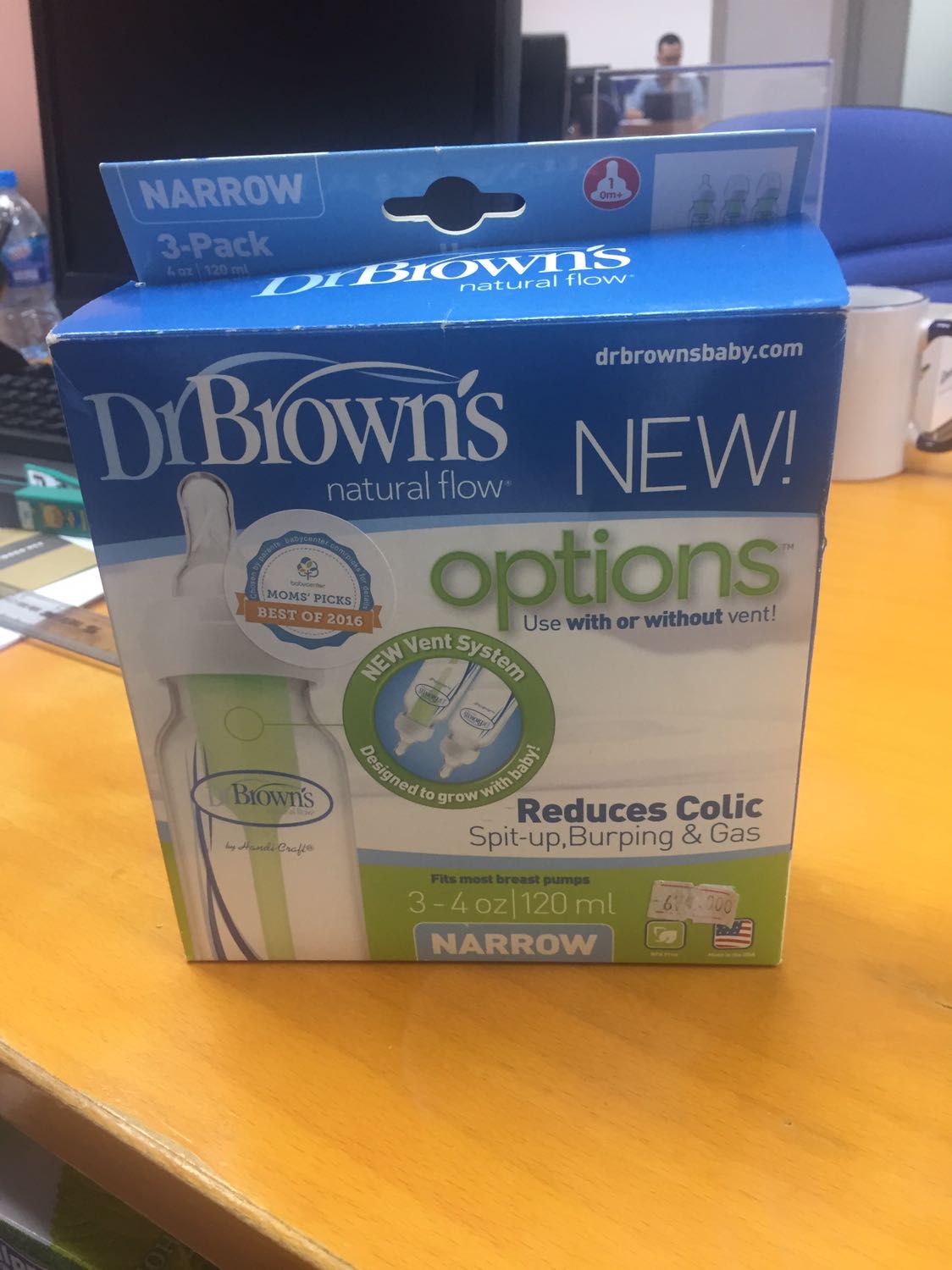 Hộp bị mở sẵn. Bình sữa từ 2016. Cận với hạn sử dụng bình như khuyến cáo HSD 5 năm