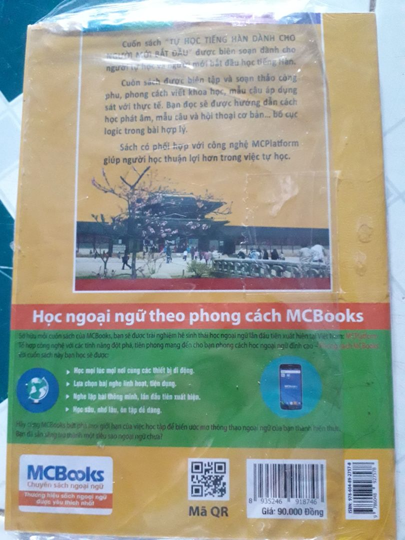 Sách thật sự mới và sạch luôn nha, rất thích hợp để học tiếng Hàn luôn, sách ghi khá dễ hiểu nên các bạn yên tâm. Tiki giao sách lần này đóng gói kĩ và sạch sẽ nên rất thích, sách không bị rách nha. Mà Tiki có bị nhầm sao á, bìa sách ghi 90k luôn Tiki bán có 54k à còn freeship nữa chớ, yêu Tiki nha ??