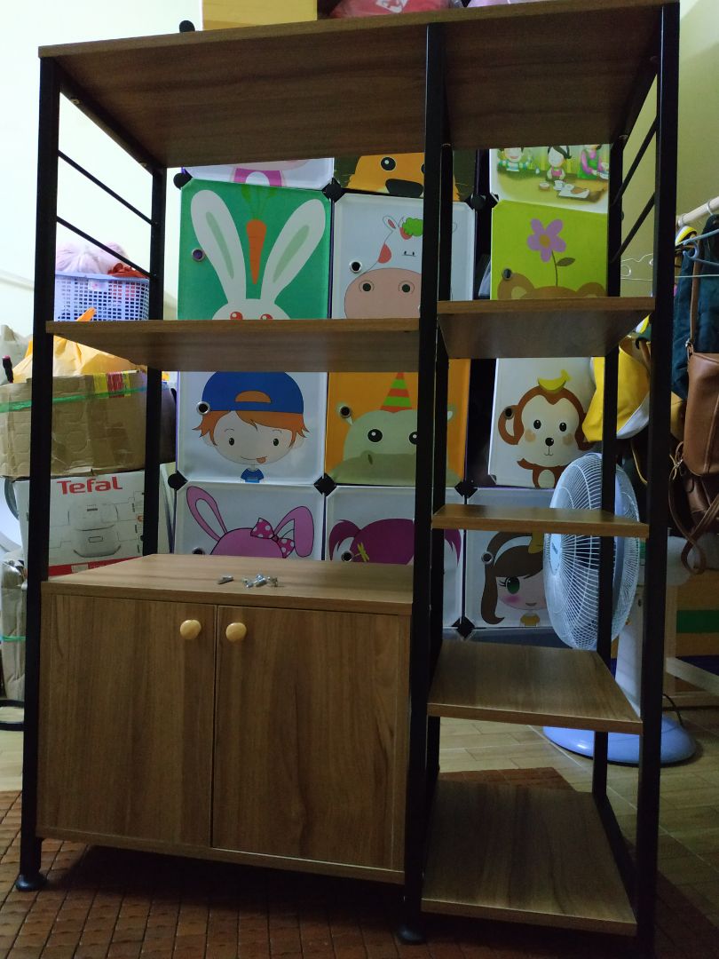 Kệ siêu đẹp và chắc chắn. Shop thì tư vấn nhanh và rất nhiệt tình. Nếu có nhu cầu mọi người nên chọn shop này mua nhé ?