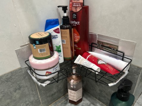 Hàng giúng hình tuy nhiên cạnh hơi sắt dễ đứt tay chân khi chạm phait, miếng dán k chắc chắn phải dáng thêm keo mới cố định đc, công dụng k như quảng cáo