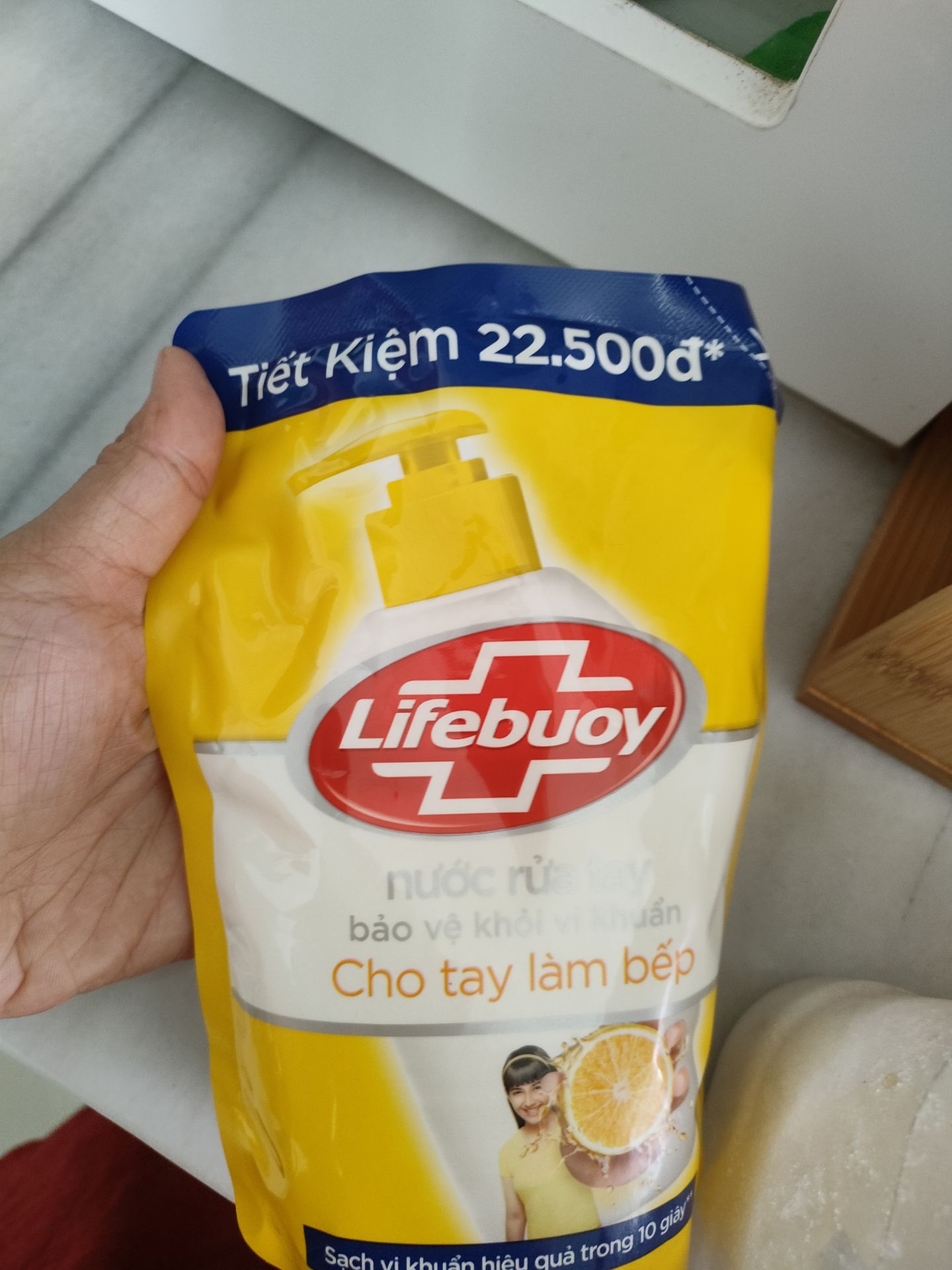 túi rửa tay tiết kiệm hơn và đỡ bao bì hơn khi đã có lọ sẵn. giao ok. thích lifebouy ạ