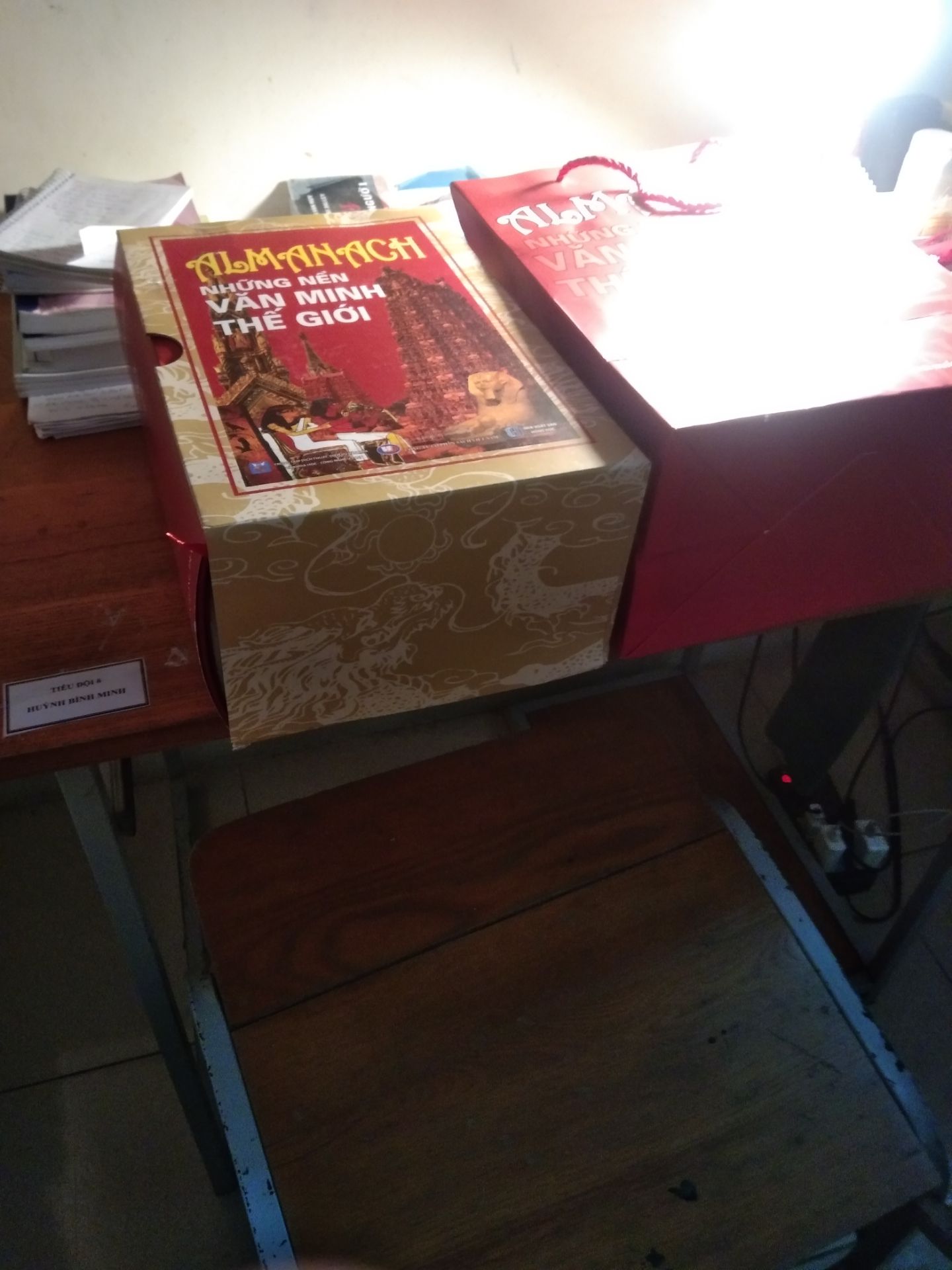 - Shop và tiki rất chuyên nghiệp
- Nội dung thì khỏi bàn, mình đã có bản PDF, nhưng vẫn luôn mong mua được 
- Cuốn sách đắt nhất mình từng mua của tiki. Xách về mà thấy "đắt" thật, nặng lắm.